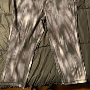 Old Navy Activewear Capri workout pants size: XXL